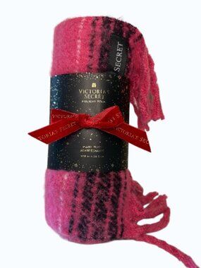 NWT Victoria's Secret Holiday 2020 Pink Plush Plaid Scarf